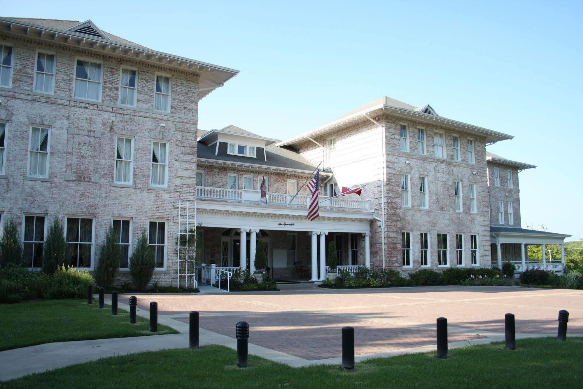 Inn At Carnall Hall Fayetteville Exteriér fotografie